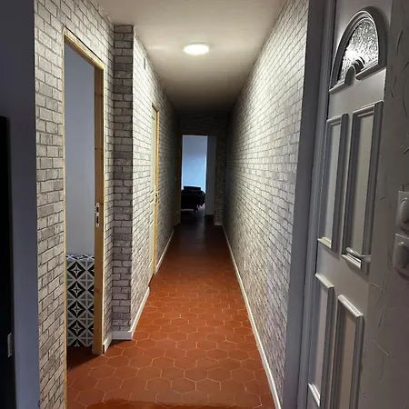 Apartment 2 Baix